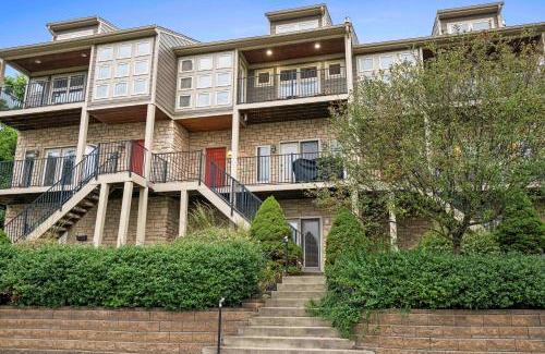 Covington Casa | Hilltop 3BR for 10, Private Garage, Skyline Views