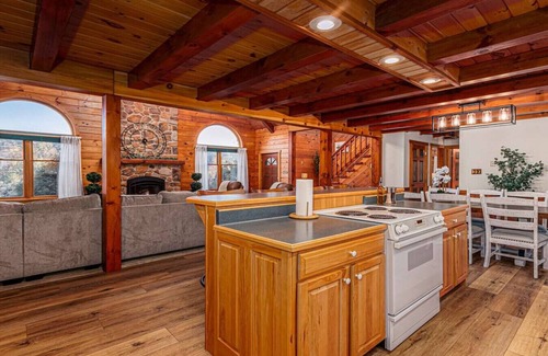Mount Pleasant Mills Cabina | Hilltop Cabin Hideaway