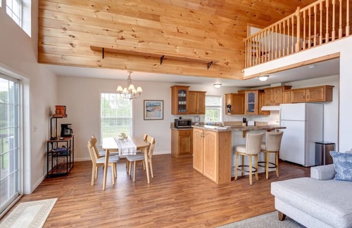 Walton Casa | Hilltop Country Home with Panoramic Views – Peaceful and Private Retreat