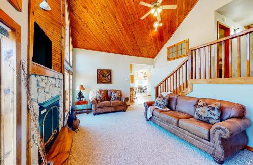 Lead Casa | Hilltop Getaway