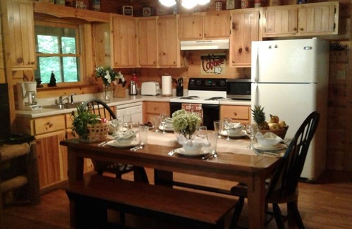 Oneida Cabina | Hilltop refugio de cabina: Montaña Cabaña de madera con Bañera de hidromasaje