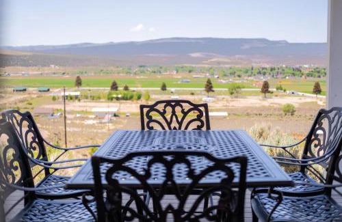 Panguitch Casa | Hilltop Heaven - 5 Star Comfort and Views