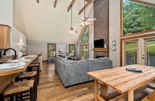 Lancaster Chalet De Esquí | Hilltop Hideaway at Center Hill Lake