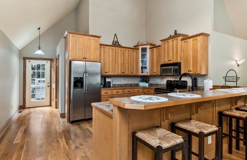 Lancaster Chalet De Esquí | Hilltop Hideaway at Center Hill Lake