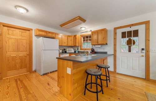 Blairsville Casa | Hilltop Hideaway - Fall Foliage, Wineries, Hikes, Cozy Nights & Fast WiFi