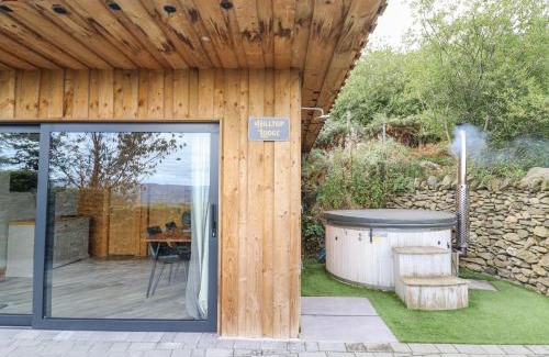 Corwen Casa | Hilltop Lodge