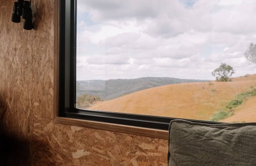 Clonbinane Cabina | Hilltop Off Grid Tiny House with Outdoor Bath