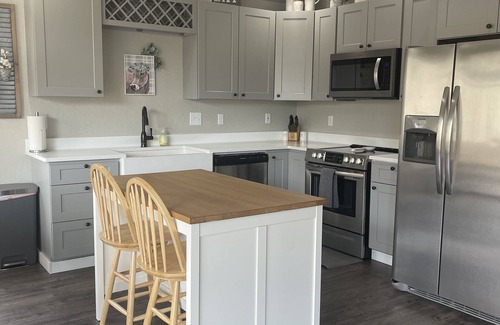 Riggins Casa | Hilltop River View within walking distance to town