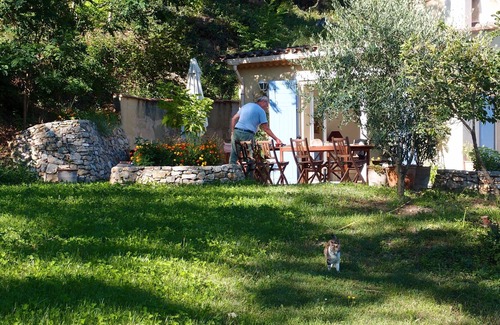 Riez Casa | Vistas de la colina sobre un pueblo pintoresco en el país de la lavanda de Provenza virgen