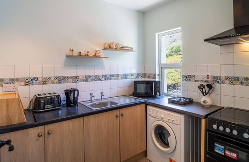 Leenane Cabaña | Hillview House - Leenane - sleeps 4 guests in 2 bedrooms