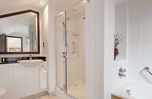 Elkesley Hotel | Hilton East Midlands Airport