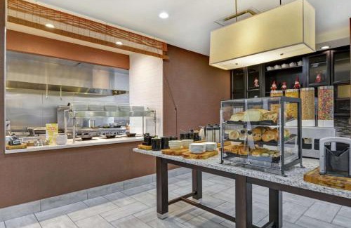 Fayetteville Hotel | Hilton Garden Inn and Fayetteville Convention Center