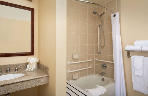 Brownstown Hotel | Hilton Garden Inn Yakima Downtown