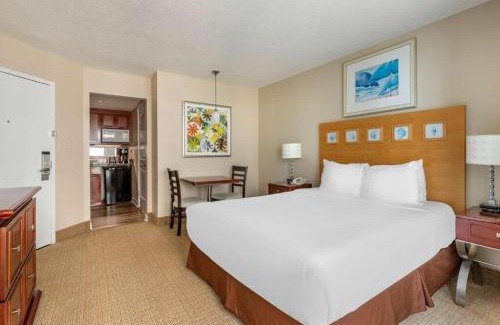 Northeast Virginia Beach Hotel | Hilton Ocean Beach Club Resort, Virginia Beach, VA - 2BR Suite