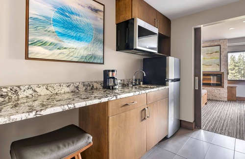 South Lake Tahoe Hotel | Hilton Vacation Club Tahoe Seasons Lake Tahoe