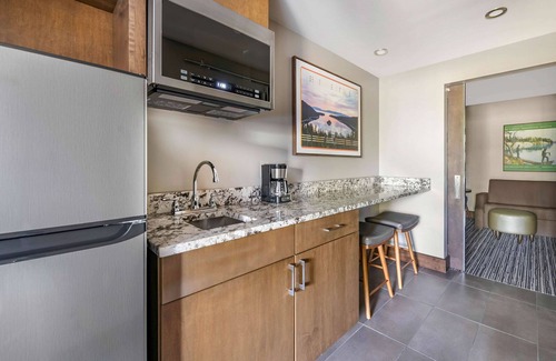 South Lake Tahoe Hotel | Hilton Vacation Club Tahoe Seasons Lake Tahoe