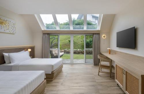 Pokhara Hotel | Himalayan Hideaway Resort Pokhara, The Centara Collection