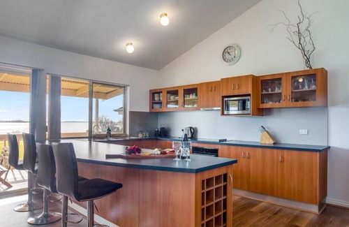 Nangkita Casa | "Hindmarsh Hideaway " - Private Jetty - Pet Friendly