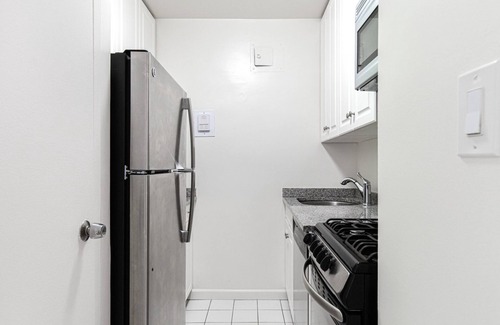 Union Square Apartamento | Hip Flatiron Studio w/ Gym, Doorman, near USQ, train, by Blueground