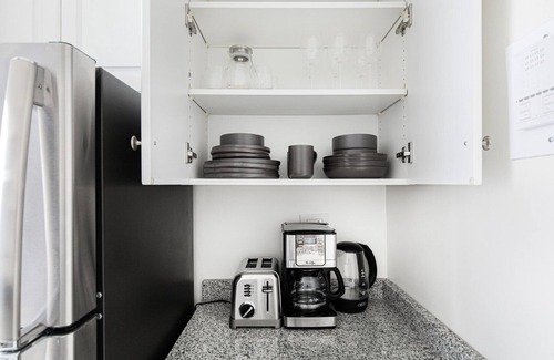 Union Square Apartamento | Hip Flatiron Studio w/ Gym, Doorman, near USQ, train, by Blueground
