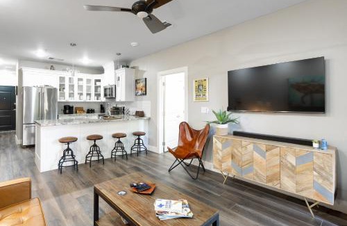 Gruene Apartamento | Hip Gruene Condo, Walk to Gruene Hall, On River!
