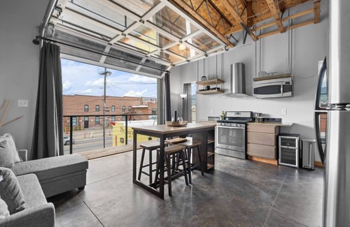 Butte Casa | Hip Loft with Garage Parking