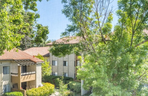 Shoreline West Apartamento | Hip Mountain View 1BR w/ Pool, Gym & W/D, near FB & Google, by Blueground