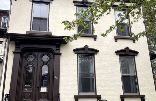 Newtonville Apartamento | Hist. Troy River acc. Modern Apt