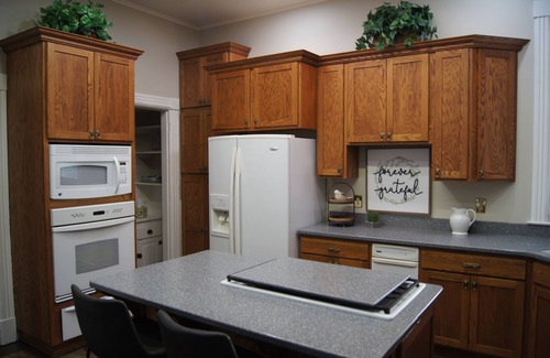 Sedalia Casa | Histórico 130 años de edad, cerca del centro de Sedalia - ideal para familias o grupos