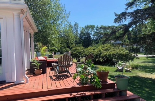 Rye Casa | Historic 1780 Farmhouse near the Sea: Sleeps 8-9