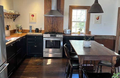 Lunenburg County Otro | Historic 1785 Cape on 46 Forest Acres/ Water View/Pet Friendly