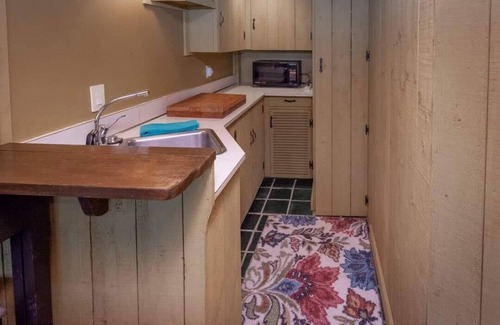 Washington Cabina | Historic 1830s Lodge/Cabin Overlooking Missouri River