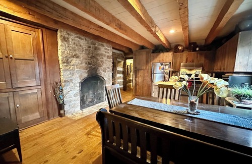 Washington Cabina | Historic 1830s Lodge/Cabin Overlooking Missouri River