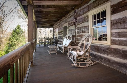 Washington Cabina | Historic 1830s Lodge/Cabin Overlooking Missouri River