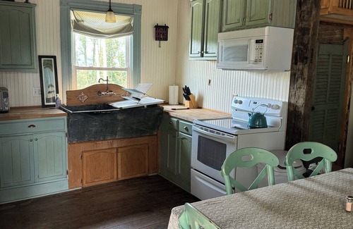 West Middletown Casa | Historic and reportedly haunted1846 fully restored pet-friendly house for you.