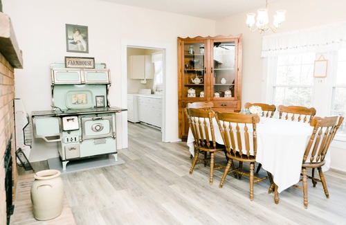 Casar Casa | Historic 1880 Farmhouse with Modern Southern Charm