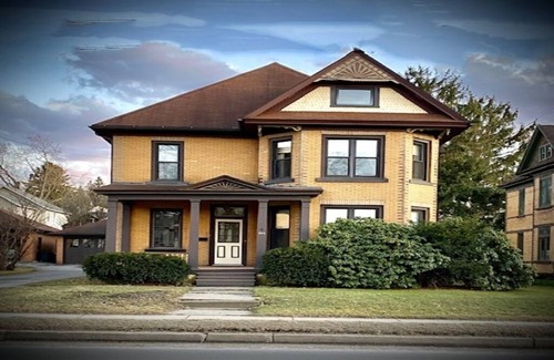 St. Marys Apartamento | Historic 1884 Victorian Upstairs Unit. Walk to everything! Close to elk!