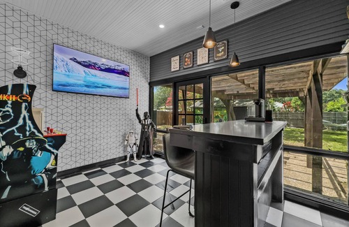 Central Arlington Casa | Historic 1915 Home, 1 Mile from AT&T Stadium, with 5 bedrooms & Private Backyard