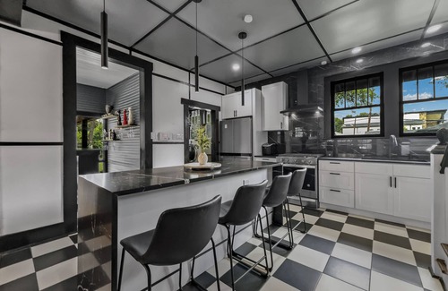 Central Arlington Casa | Historic 1915 Home, 1 Mile from AT&T Stadium, with 5 bedrooms & Private Backyard