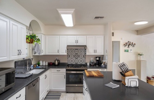 Blenman-Elm Casa | Historic 1944 2-Bedroom Bungalow Near the University of Arizona