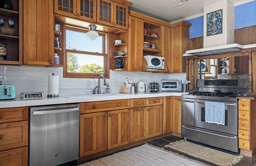 Boerne Casa | Historic 2 Bed Farmhouse: Firepit | Mountain Views