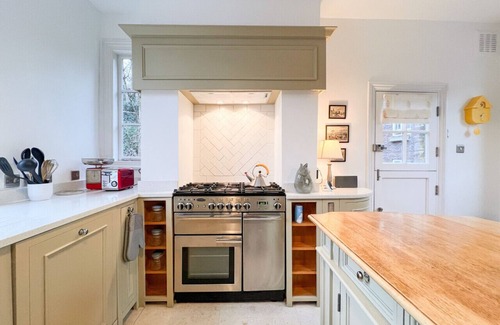 Greenwich West Condominio | Historic 3-Bedroom Home in the Heart of Greenwich