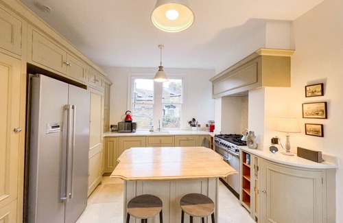 Greenwich West Condominio | Historic 3-Bedroom Home in the Heart of Greenwich