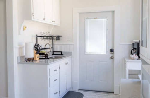 Metropolitan Apartamento | Historic 3BR Apt with King Beds in the Heart of the Starland District