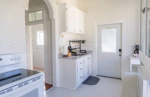 Metropolitan Apartamento | Historic 3BR Apt with King Beds in the Heart of the Starland District