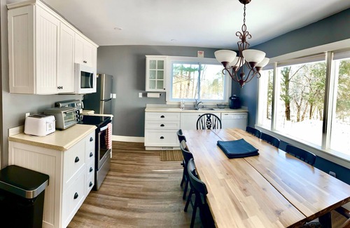 Lake of Bays Cabaña | Historic- 4 Bedroom- Portage Flyer - Muskoka