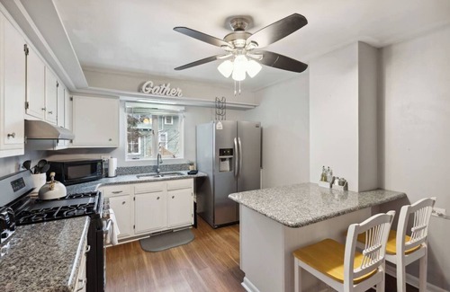 Center Avenue Historic District Casa | Historic 5th St | Dogs-OK| HotTub-open all yr!