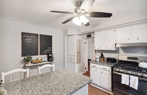 Center Avenue Historic District Casa | Historic 5th St | Dogs-OK| HotTub-open all yr!