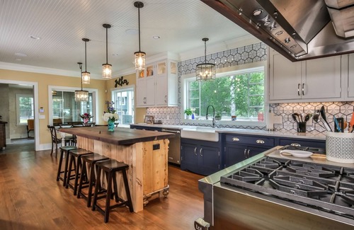 Eagle River Casa | ¡NUEVO! Finca histórica de 9 dormitorios en la cadena de lagos más grande del mundo