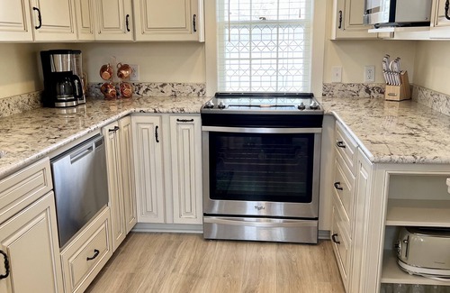 New Bern Casa | Historic Alston-Charlotte Cottage in Downtown New Bern!